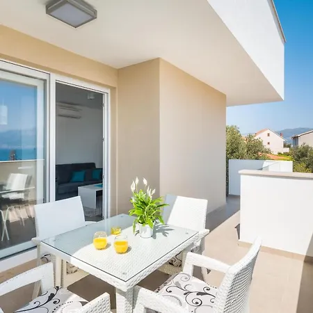 Apartments Alba 1 Slatine Exterior photo